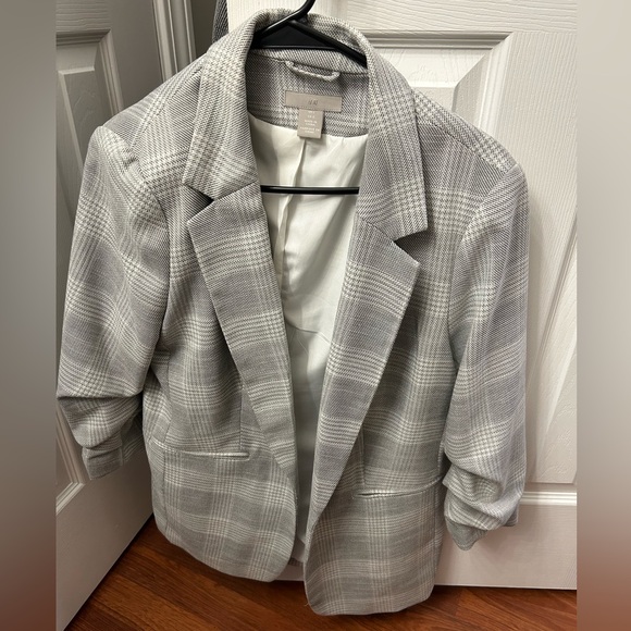H&M gathered sleeve blazer jacket in light gray plaid - Picture 3 of 10